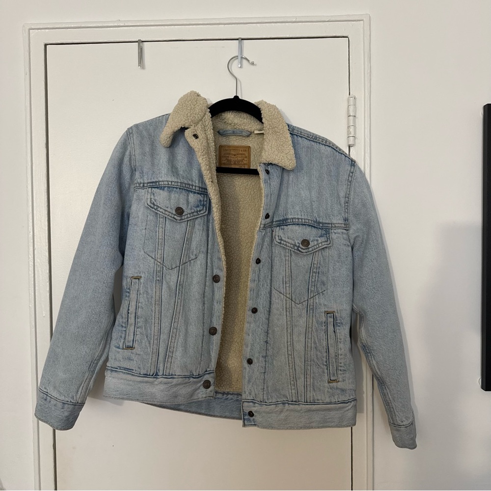 Levi’s Light Blue Denim Trucker Jacket with Sherpa Lining